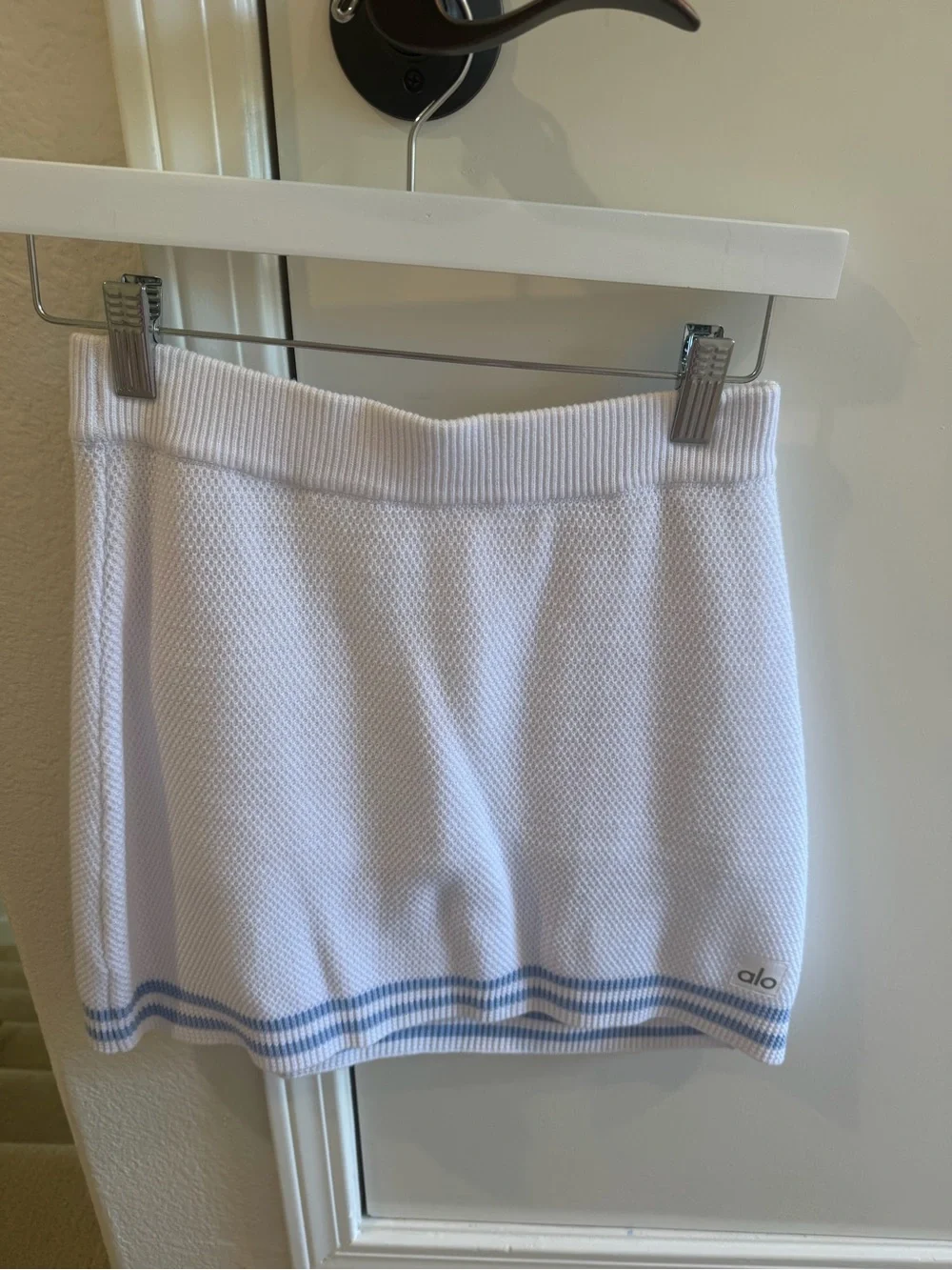 NWOT Alo Yoga Tennis Club Sweater Knit Skirt in White and Blue Size XS
